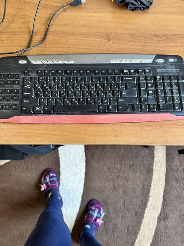 клавиатура наклейки для ноутбука: Продаю клавиатуру, б/у