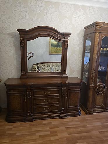 Klassik üslubda dəbdəbəli güzgülü konsol/bufet - Material: tünd qoz