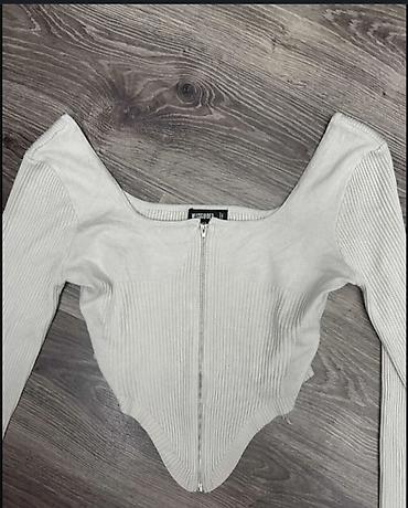 36 broj u cm: Missguided neobična crop top majica veličine 36, odgovara osobama koje — 3