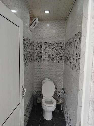 Obşivka: Taxta daxili tərtibatlı komfortlu ev - Ümumi plan: geniş salon, yataq — 11