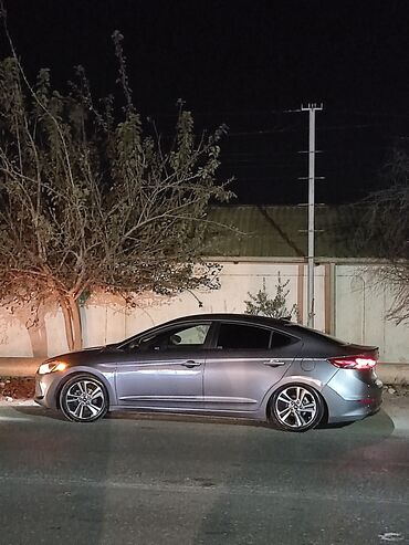 Hyundai: Hyundai Elantra: 2 l | 2018 il Sedan — 7