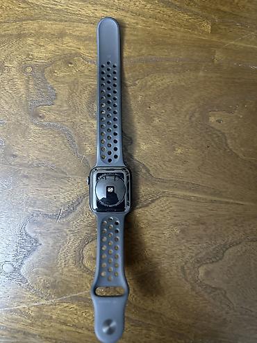 Apple Watch: APPLE WATCH NIKE SE 44 mm
Black sport band — 2