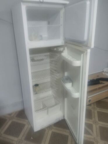 Холодильники: Б/у Холодильник цвет - Белый
