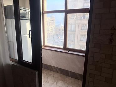 Mənzillər: Mənzil Nərimanov rayonu, Heydər Əliyev prospekti, saat olan bina ilə — 7