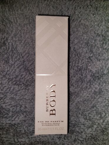 body m majica: Burberry Body EDP
otvoren i jednom prsnut