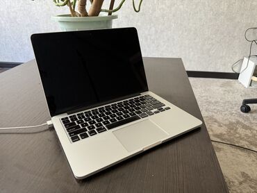 аккумулятор macbook: Ноутбук, Apple, 8 ГБ ОЗУ, Intel Core i5, 13.1 ", Б/у, Для несложных задач, память SSD