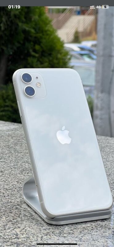 Apple iPhone: IPhone 11, Б/у, 128 ГБ, Защитное стекло, Чехол, 70 %