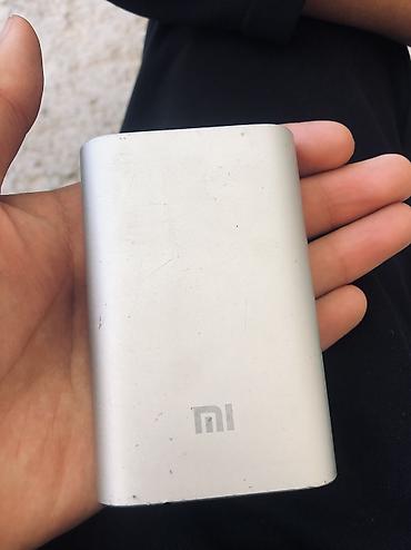 прикуриватель к аккумулятору: 10000mah полный заряд 
На 4 телефона хватит — 1