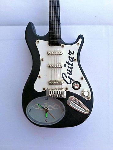 Gitare: Fender Stratocaster Zidni Sat. Fender Stratocaster Zidni Sat. Dužina — 6