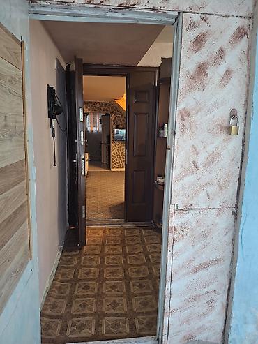 Həyət evləri və villaların satışı: Satılır: həyət evi Xüsusiyyətlər: - 2 mərtəbəli yaşayış sahəsi - — 4