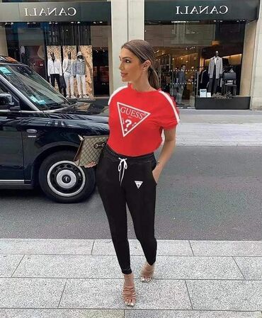 Gornji i donji deo: Veličine S M L XL
Cena 4400 din n — 2