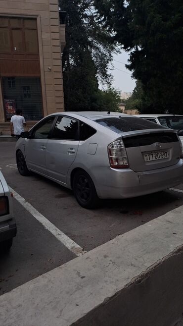 Toyota: Toyota Prius: 1.5 l | 2006 il Hetçbek