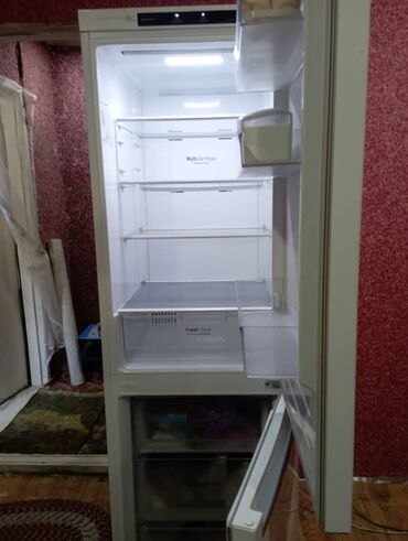 холодильный агрегат: Двухкамерный холодильник с нижней морозильной камерой. Основные
