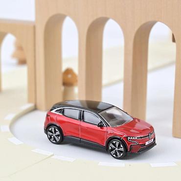 audio: 🚗 Renault Megane E-Tech 2022 – Flame Red & Black (Norev Minijet — 1