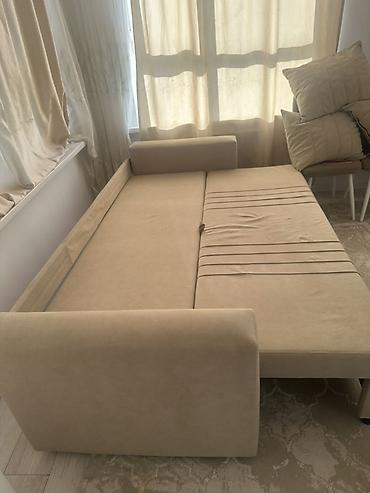 sofa: Бежевый прямой диван-кровать с механизмом раскладывания вперед. - — 3