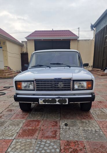 VAZ (LADA): VAZ 2107 sedan Xüsusiyyətlər: - Kuzov: 4 qapılı sedan, ağ rəng - — 10
