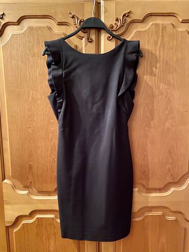 стрейчевые платья: Zara XS (EU 34), S (EU 36), Коктейльное