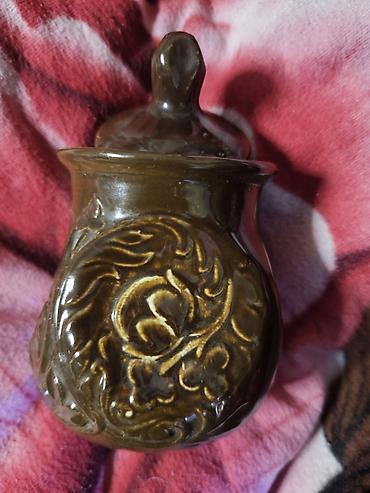 сахарная бутылка: - Коричневая керамическая сахарница с рельефным узором и крышкой — — 2