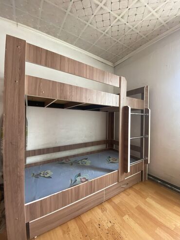 доски пробковая с дополнительными планками: Двухъярусная кровать, Б/у, Дерево, С выкатной системой