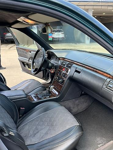 Mercedes-Benz: Mercedes-Benz E-Class (W210) sedan - Kuzov: 4 qapılı sedan, tünd — 12
