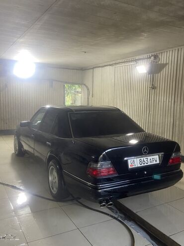 цены на машины бишкек: Черный седан Mercedes-Benz E-Class (W124) с хромированными элементами