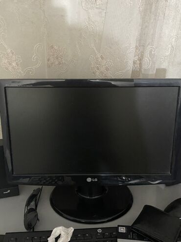 Monitorlar: LG firmasının qara rəngdə manitoru hec bir problem Yoxdu tecili