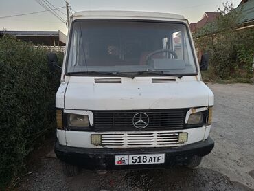 фронтальный погрузчик кун: Легкий грузовик, Mercedes-Benz, Дубль, 1,5 т, Б/у