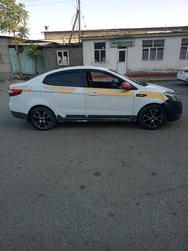 машына приора: Kia Rio: 2014 г., 1.4 л, Механика, Бензин, Седан