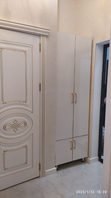 Uzunmüddətli kirayə mənzillər: Mənzil 2-otaqli studiya mənzildir, tam təmirli və tam əşyalidir. Evdə — 17