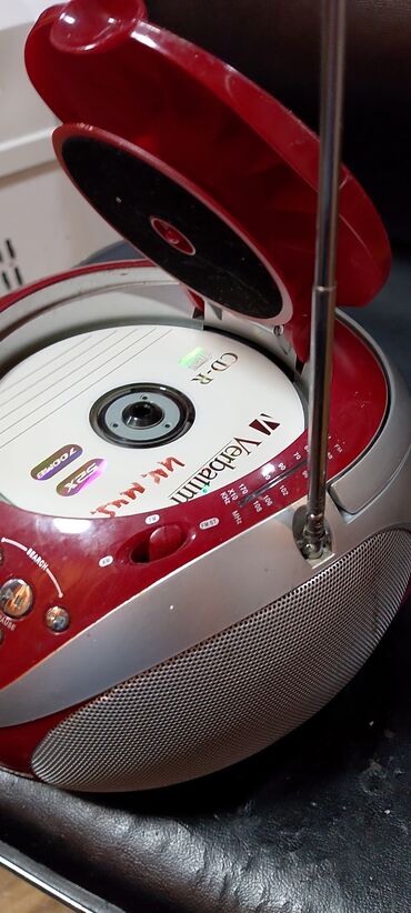 Pojačala i prijemnici: Radio sa ispravnim CD . COBU. 
Mirjevo — 8