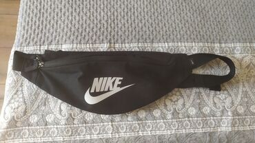 барсетка луи: Продаю барсетку через плечо, nike оригинал, состояние нового. Цена
