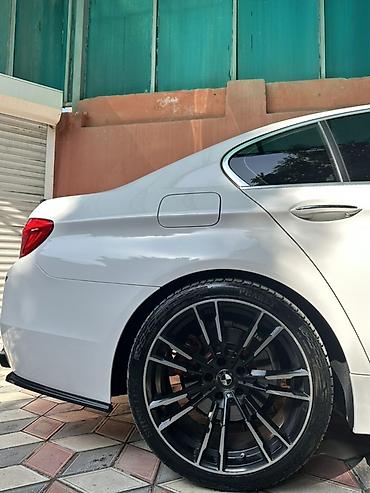 bwm m5: BMW M5 (F10) – ağ rəngli, M paketli idman sedanı. Xüsusiyyətlər və — 3