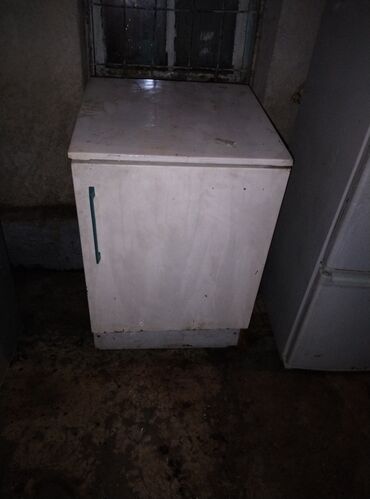 оборудование холодильник: Холодильник Саратов, Б/у, Минихолодильник, De frost (капельный), 60 * 1 * 60