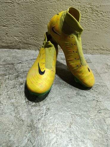 футбольные бутсы цена: Футбольные бутсы Nike Phantom Luna желтого цвета с черным логотипом
