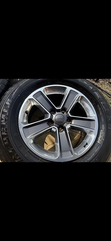 Колеса в сборе: Комплект из 5 колес Jeep на литых дисках. Характеристики: - — 3