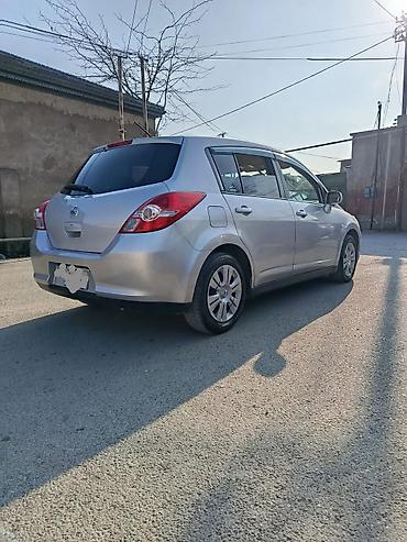 nissan mator: Nissan Tiida: 1.5 l | 2011 il Hetçbek — 3