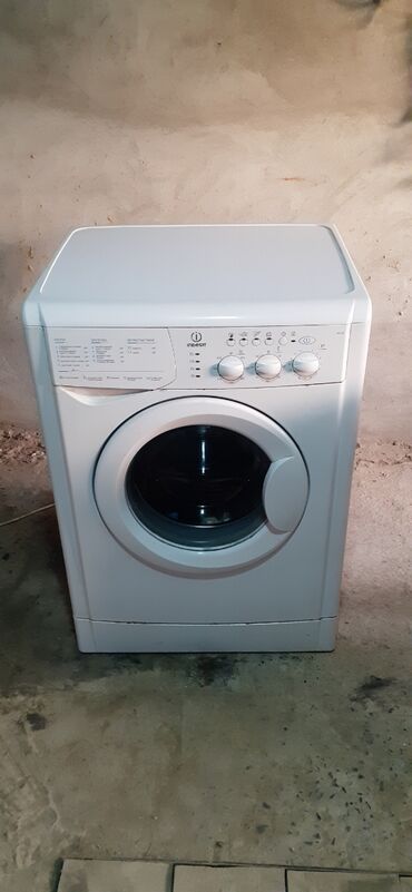indesit paltaryuyan masin 5 kq: Paltaryuyan maşın Indesit, 5 kq, İşlənmiş, Avtomat, Qurutmasız, Ünvandan götürmə