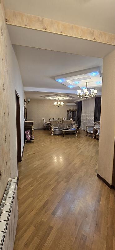 Həyət evləri və villaların satışı: Satılır – geniş həyət evi - Üç mərtəbəli, mansardlı mülk. - Fasadda — 23