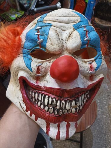 маска 3м: Продаю резиновые клоунские маски с волосами и резиновый фартук в