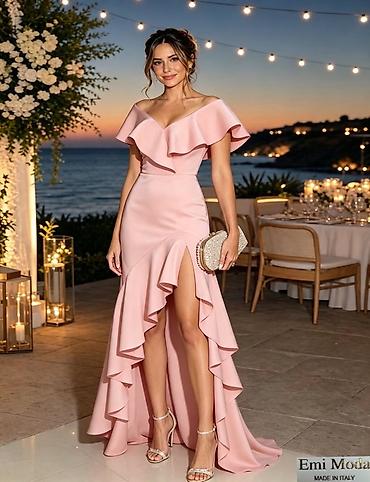 goth: Elegantna večernja haljina sa volanima –2150 din
S M L — 5