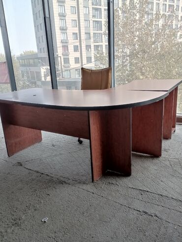 уголок обеденный: Кеңсе үчүн үстөл, Колдонулган, Жөндөлбөй турган, түсү - Күрөң, Бурчтуу, ЛДСП, Өзү алып кетүү