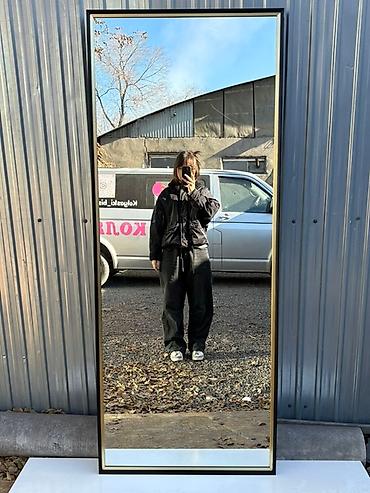 standing mirror: В наличии Зеркало с сочетанием рамки черного и золотого цвета, рамка — 3