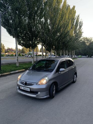 срочно срочно продаю машина: Honda Fit: 2003 г., 1.5 л, Вариатор, Бензин, Хэтчбэк