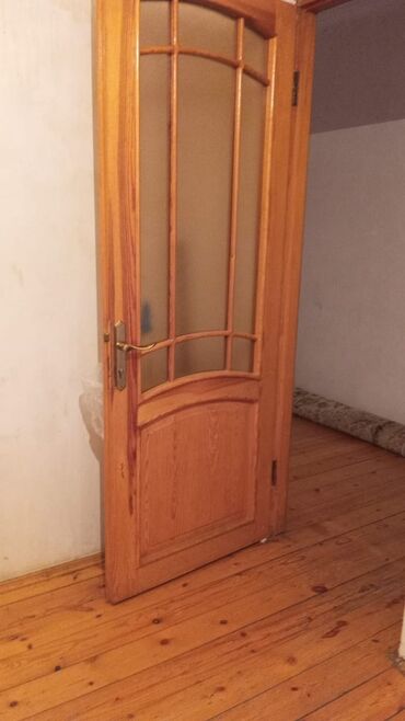 5 eded taxta qapi satilir.Olcusu 220/90.Biri 55