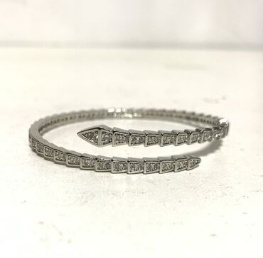 продаю в связи с переездом: Браслет-спираль из белого металла с инкрустацией фианитами/кристаллами