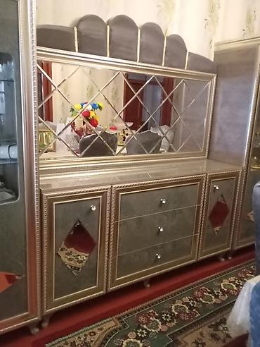 otağ qapısı: Klassik üslubda qonaq otağı mebel dəsti Tərkibi: - 2 ədəd şüşə — 3