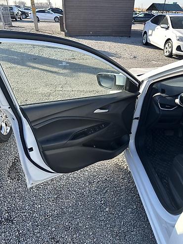 Chevrolet: Chevrolet Onix: 2020 г., Бензин, Седан — 5