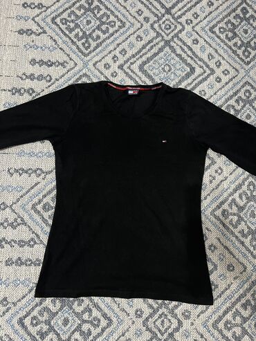мужской свитер: Продаю лонгслив Tommyhilfiger. Размер S, оригинал