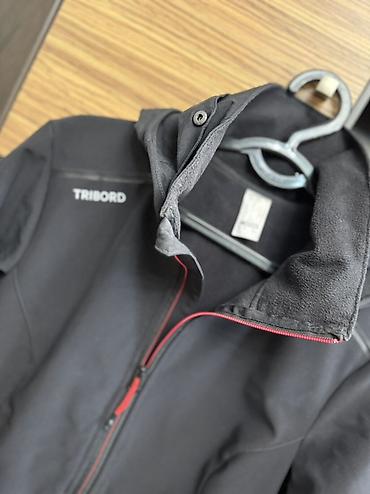 эко куртки: Куртка TRIBORD (Decathlon) softshell, черная с красными молниями. - — 4