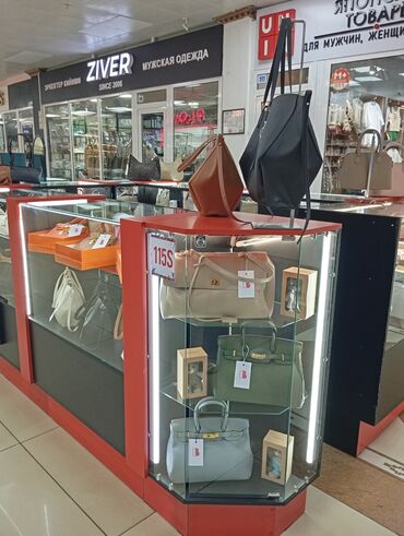 помещение для кухни: Срочно продаю островок 6кв . Цена 600$ + депозит . Витрины тоже
